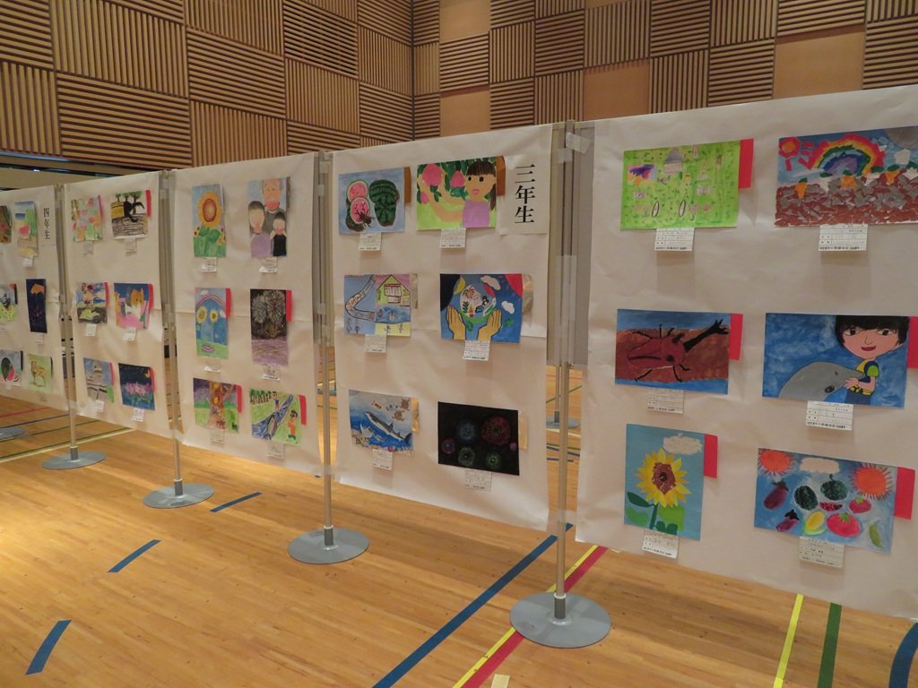 絵画の部の展示風景